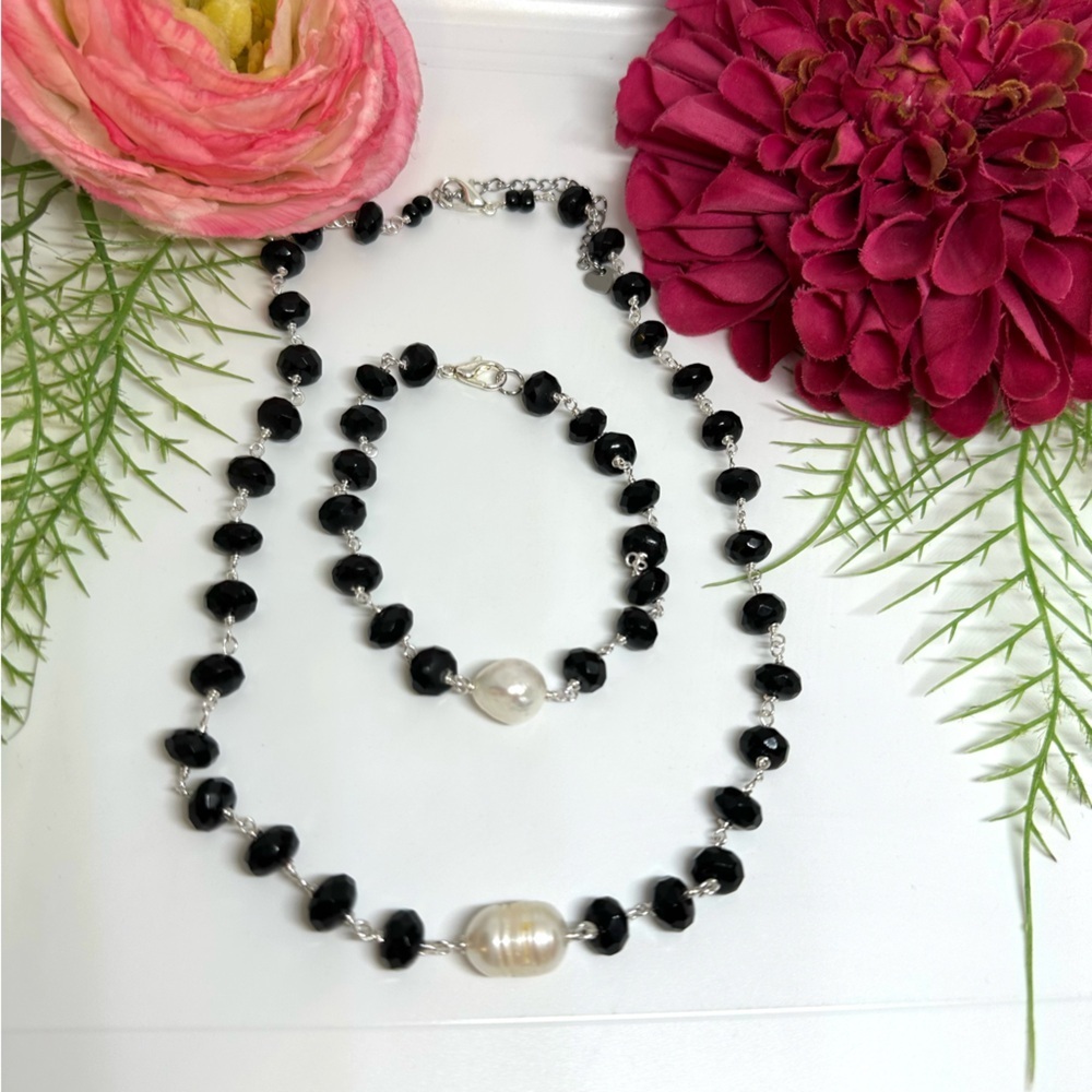 NEW⚜️Freshwater Pearl & Black Crystal Glass Beaded Necklace - Picture 7 of 7